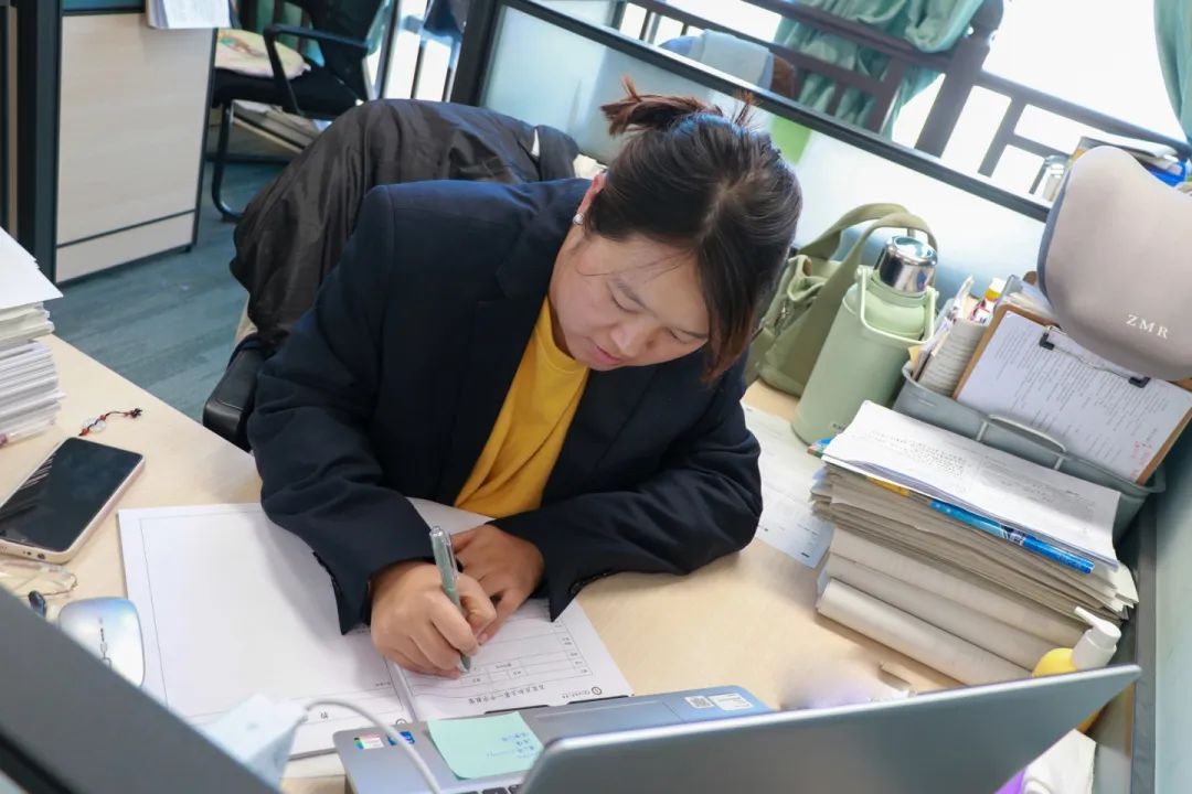 三尺講臺有溫度 微光致遠育桃李丨師者匠心，扎根在校園的每個角落