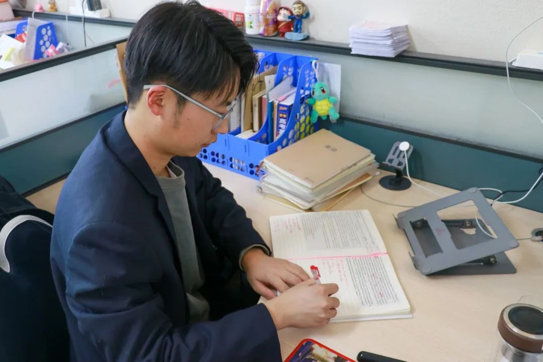 三尺講臺有溫度 微光致遠育桃李丨師者匠心，扎根在校園的每個角落