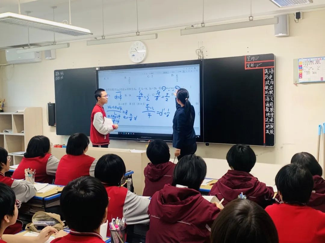 三尺講臺有溫度 微光致遠育桃李丨師者匠心，扎根在校園的每個角落