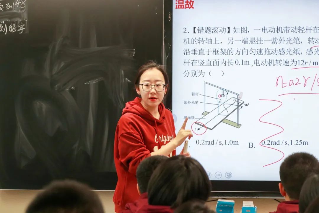 三尺講臺有溫度 微光致遠育桃李丨師者匠心，扎根在校園的每個角落