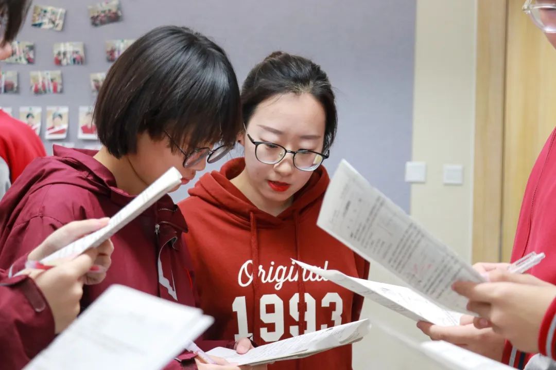 三尺講臺有溫度 微光致遠育桃李丨師者匠心，扎根在校園的每個角落