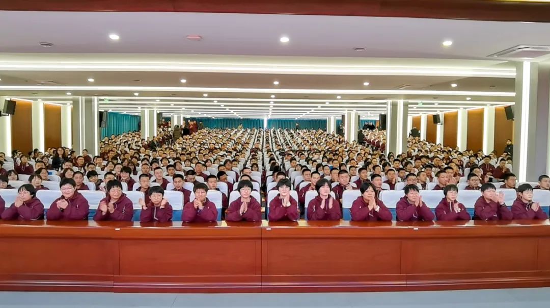 985、211名校面對(duì)面 丨北京交通大學(xué)授予我?！皟?yōu)質(zhì)生源基地”牌