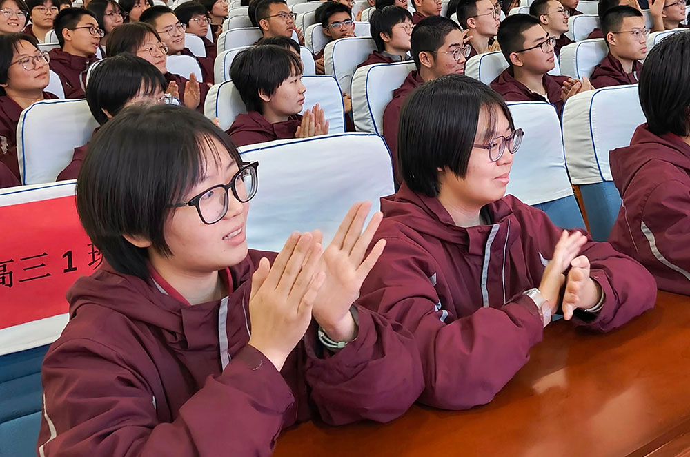 985、211名校面對(duì)面 丨北京交通大學(xué)授予我校“優(yōu)質(zhì)生源基地”牌