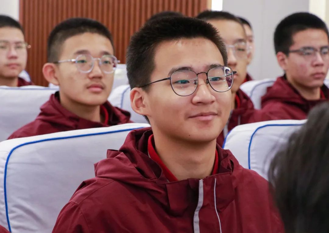 985、211名校面對(duì)面 丨北京交通大學(xué)授予我?！皟?yōu)質(zhì)生源基地”牌