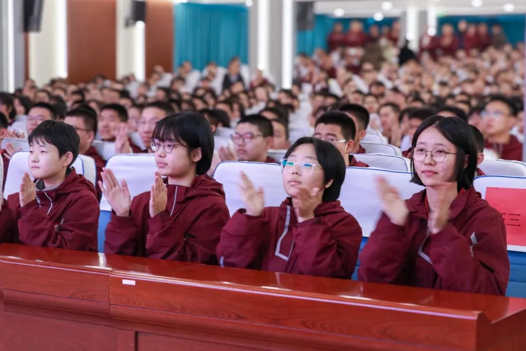 985、211名校面對(duì)面 丨北京交通大學(xué)授予我?！皟?yōu)質(zhì)生源基地”牌