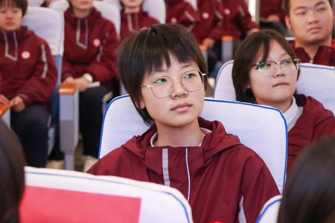 985、211名校面對(duì)面 丨北京交通大學(xué)授予我?！皟?yōu)質(zhì)生源基地”牌