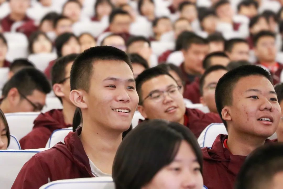 985、211名校面對(duì)面 丨北京交通大學(xué)授予我?！皟?yōu)質(zhì)生源基地”牌