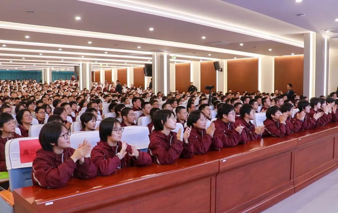 985、211名校面對(duì)面 丨北京交通大學(xué)授予我?！皟?yōu)質(zhì)生源基地”牌