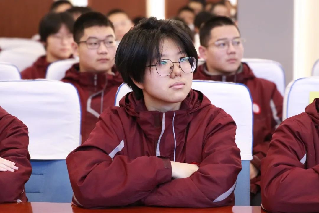 985、211名校面對(duì)面 丨北京交通大學(xué)授予我?！皟?yōu)質(zhì)生源基地”牌