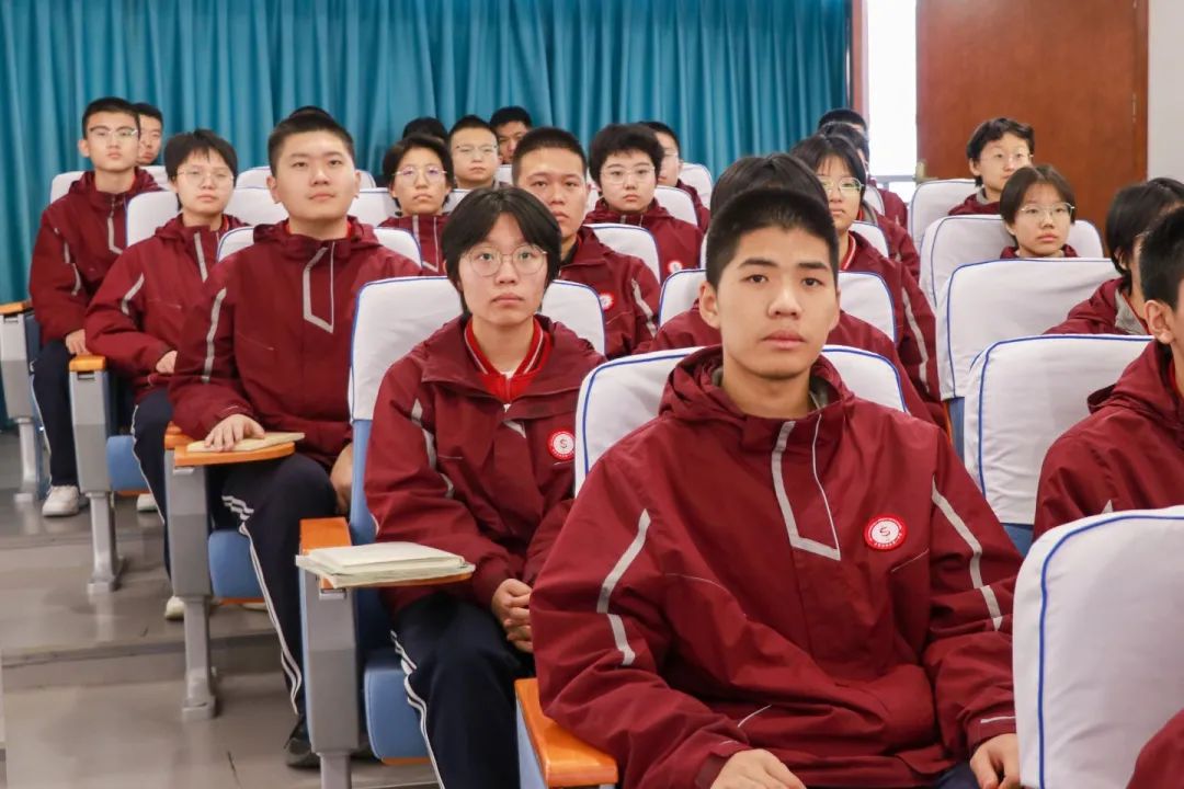 985、211名校面對(duì)面 丨北京交通大學(xué)授予我校“優(yōu)質(zhì)生源基地”牌