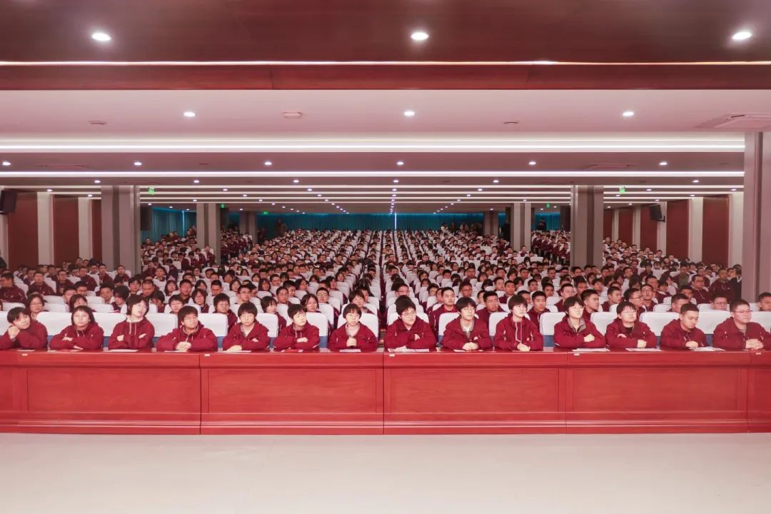 985、211名校面對面 丨東北大學(xué)和中國海洋大學(xué)授予我?！皟?yōu)質(zhì)生源基地”牌