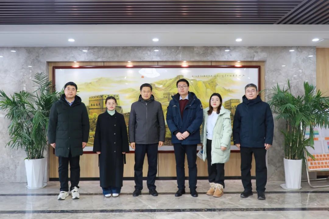 985、211名校面對面 丨中南財經(jīng)政法大學和華中農業(yè)大學授予我?！皟?yōu)質生源基地”牌
