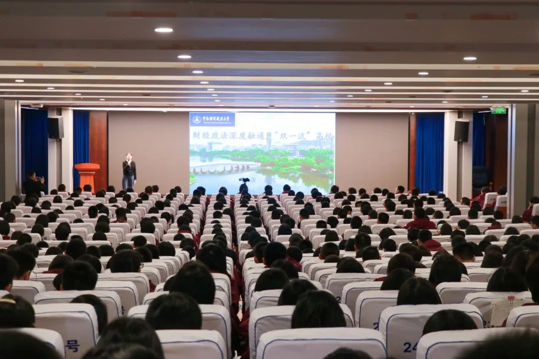 985、211名校面對面 丨中南財經(jīng)政法大學和華中農業(yè)大學授予我?！皟?yōu)質生源基地”牌