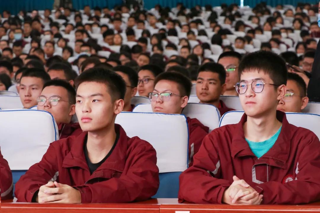 985、211名校面對面 丨中南財經(jīng)政法大學和華中農業(yè)大學授予我?！皟?yōu)質生源基地”牌