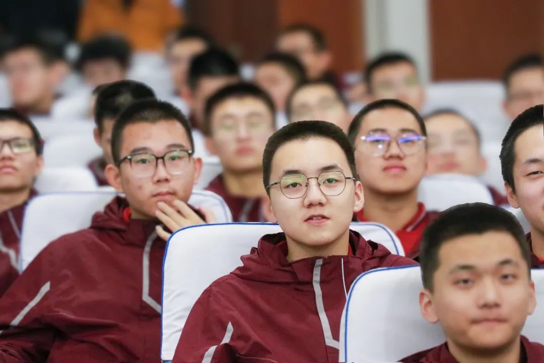 985、211名校面對面 丨中南財經(jīng)政法大學和華中農業(yè)大學授予我?！皟?yōu)質生源基地”牌