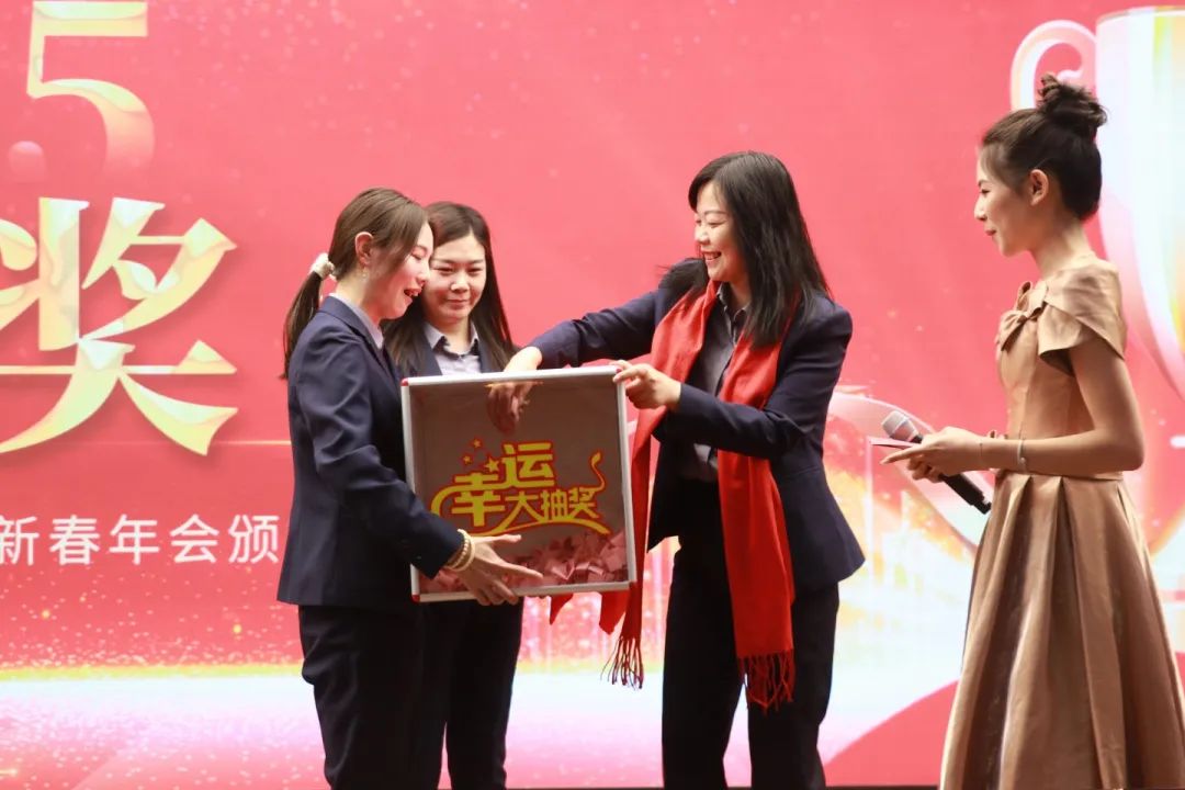 匠心筑夢(mèng)齊奮進(jìn)? 踔厲篤行譜華章丨石家莊私立第一中學(xué)2025年會(huì)盛典